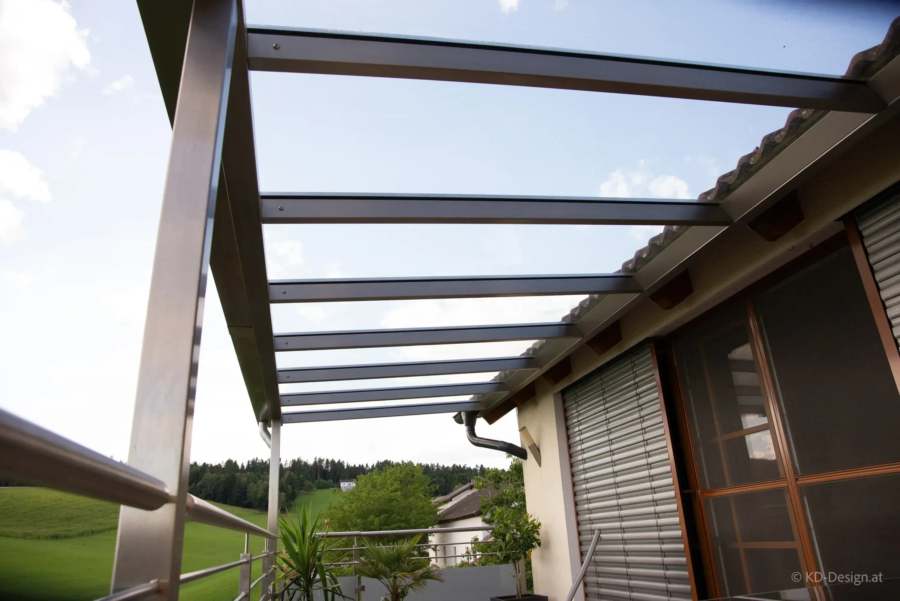 Exklusive Terrassenüberdachung aus Edelstahl montieren in Urfahr
